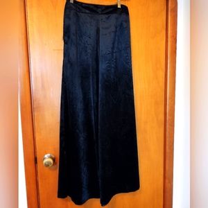Elegant full-length black velvet skirt with embossed floral pattern. Women's S.